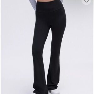 Groove Nulu Super-High-Rise Flared Pant
Regular